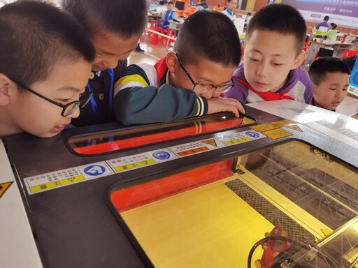 賽場(chǎng)上的造物氛圍熱烈濃厚，LaserMaker軟件與樂(lè)造匠也都干勁十足