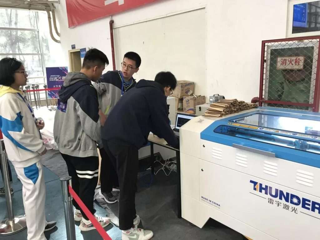 雷宇此次助力中小學(xué)生電腦制作大賽，也發(fā)揮了不小的作用。