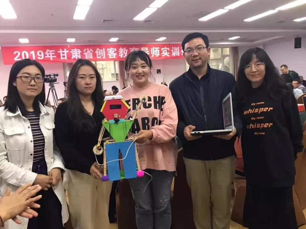 創(chuàng)客馬拉松活動(dòng)和“創(chuàng)意智造”主題實(shí)訓(xùn)