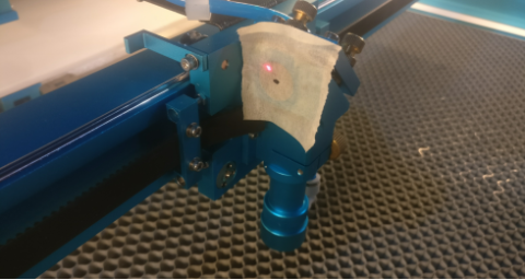 光路測試（黑色點(diǎn)：激光路徑 紅色點(diǎn)：紅點(diǎn)指示路徑） 