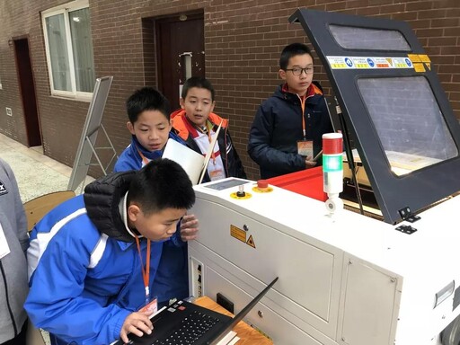 雷宇助力本次創(chuàng)客競(jìng)賽現(xiàn)場(chǎng)賽