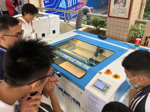 創(chuàng)客們非常期待自己設(shè)計(jì)的結(jié)構(gòu)件