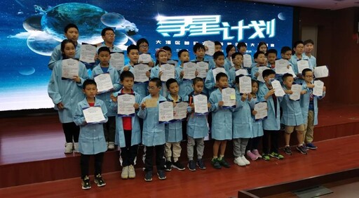 恭喜小朋友們順利結(jié)業(yè)！