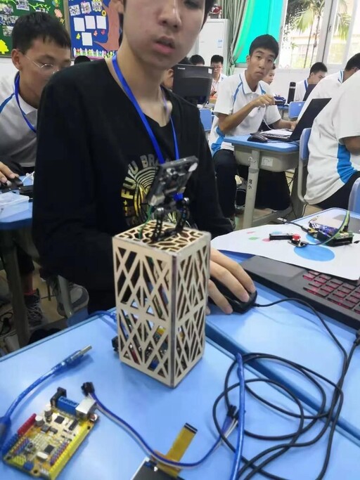 加上實(shí)現(xiàn)的功能程序