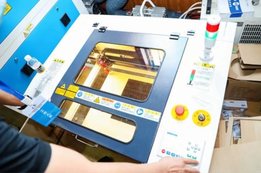 雷宇與創(chuàng)趣天地助力第二十三屆海南省學(xué)生信息素養(yǎng)提升實(shí)踐活動