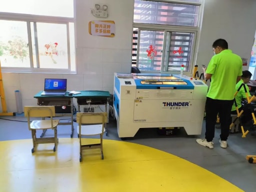 雷宇團(tuán)隊(duì)為本次比賽帶來了LaserMaker建模軟件與激光切割機(jī)已早早候場，希望助力所有參賽選手都能取得滿意的成績。