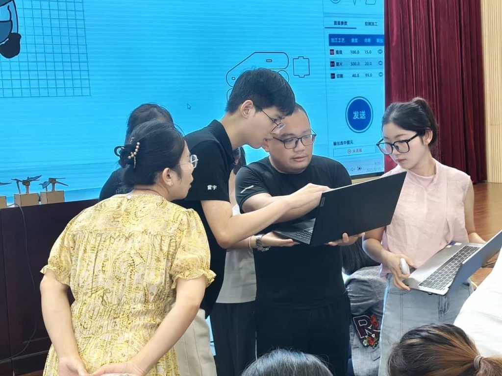 雷宇教育賦能中央電化教育館科創(chuàng)教育工作坊培訓(xùn)， 激活科創(chuàng)教育新勢(shì)能