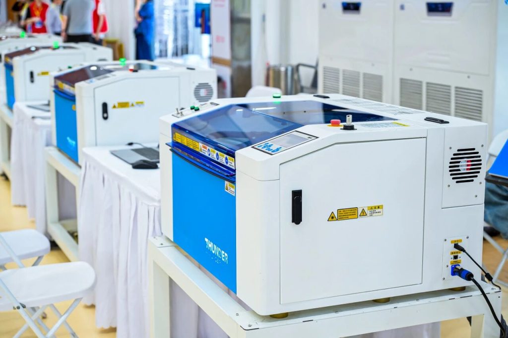 激光技術(shù)與AI創(chuàng)意深度融合，雷宇教育助力2025年深圳市中小學(xué)生AI+創(chuàng)客馬拉松競賽圓滿舉辦