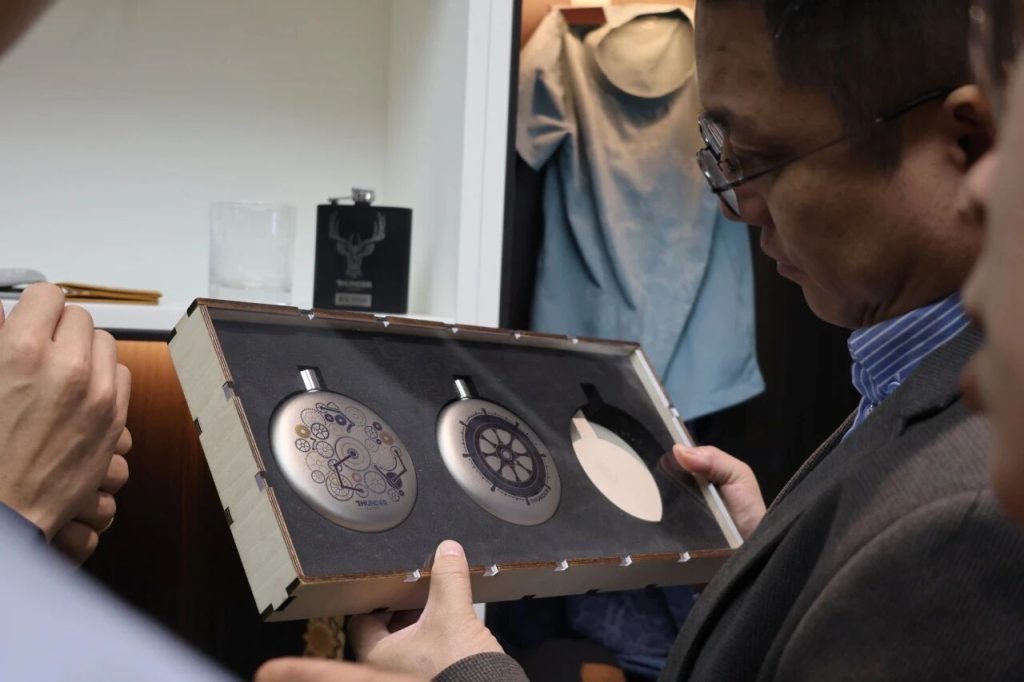 校企攜手，共探激光技術(shù)育人新路徑！惠州城市職業(yè)學(xué)院智能制造學(xué)院一行到訪雷宇總部